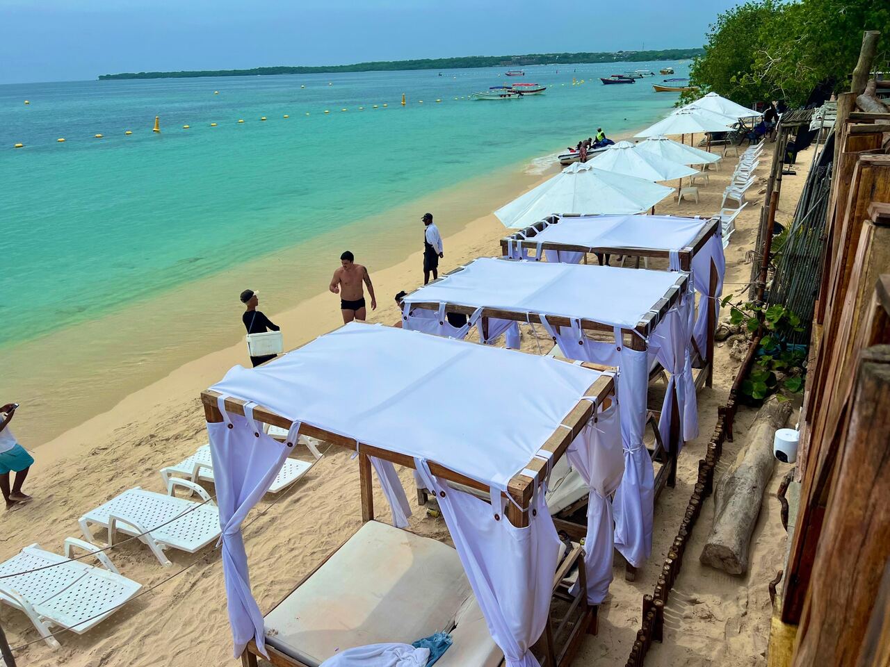 Mambo Beach Barú (Básico)