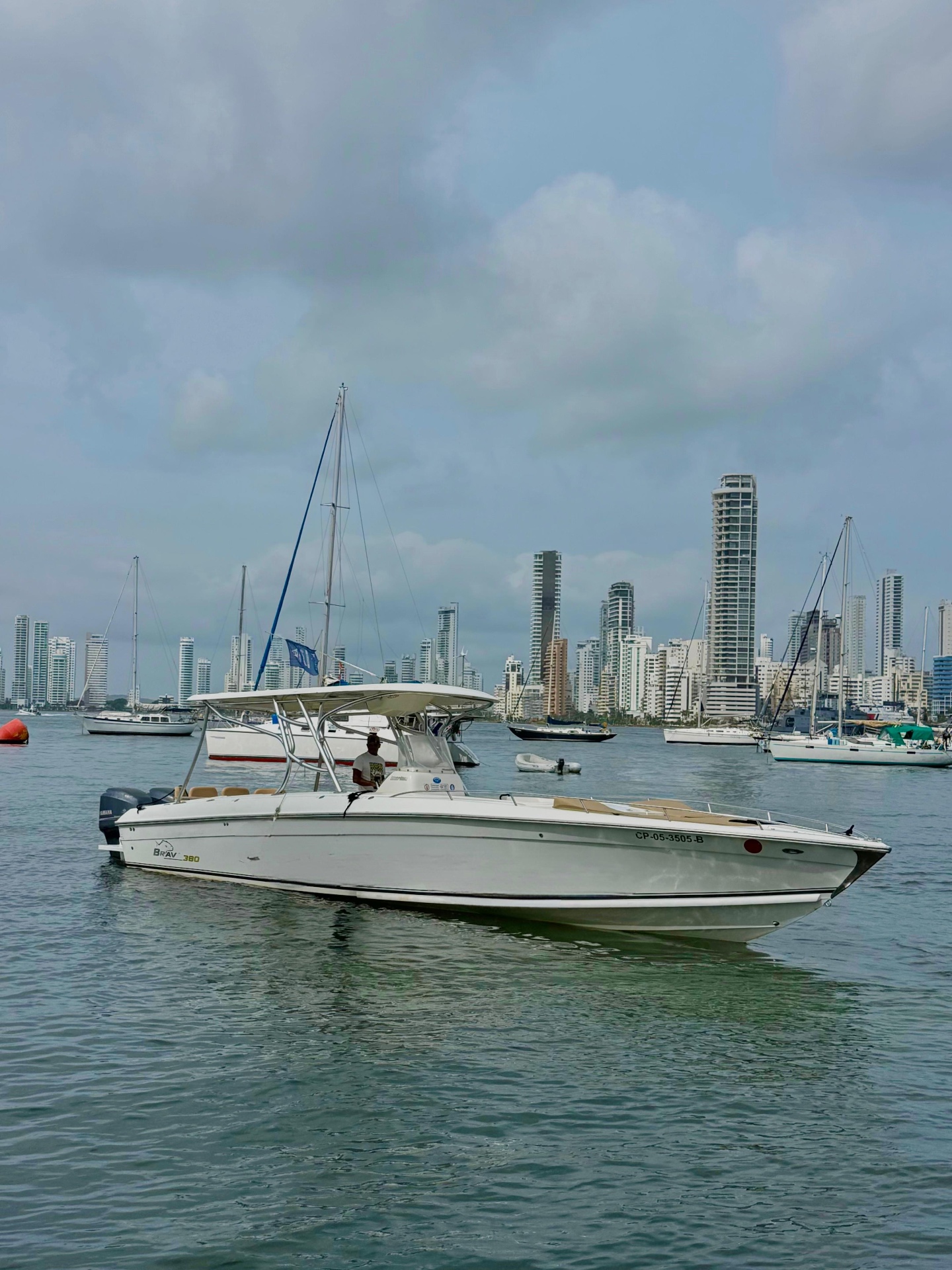 Bote F Luna – 38 pies